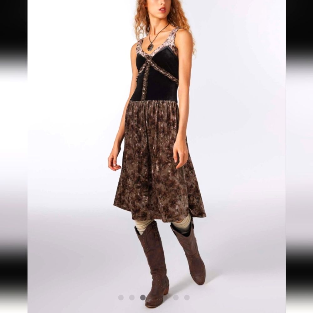 NWT VELVET SWEETHEART FLORAL RUFFLE MIDI DRESS SIZE MEDIUM